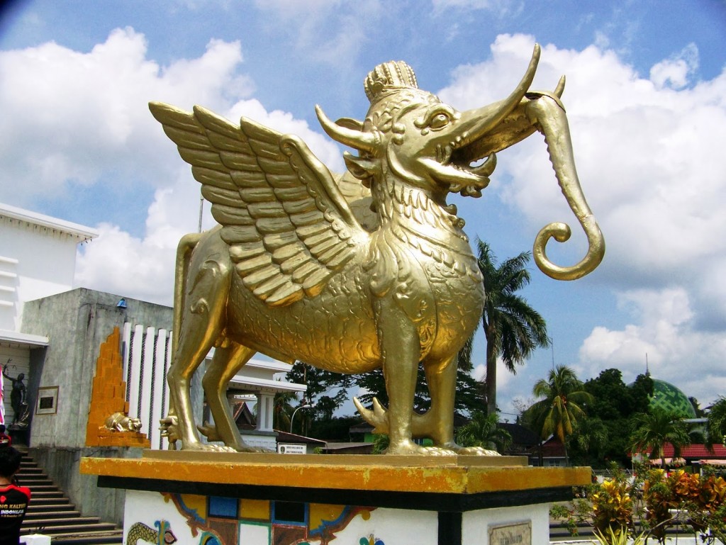 Patung Lembu Suwana maskot Kutai Kertanegara