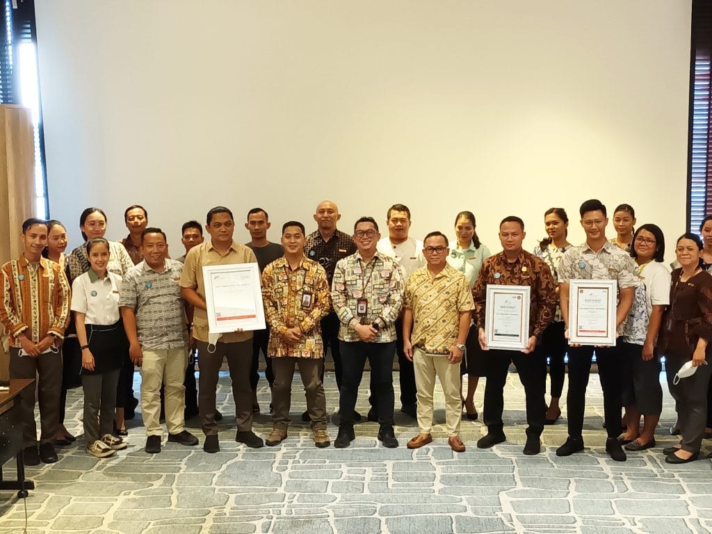 Penyerahan Sertifikat Hotel Bintang