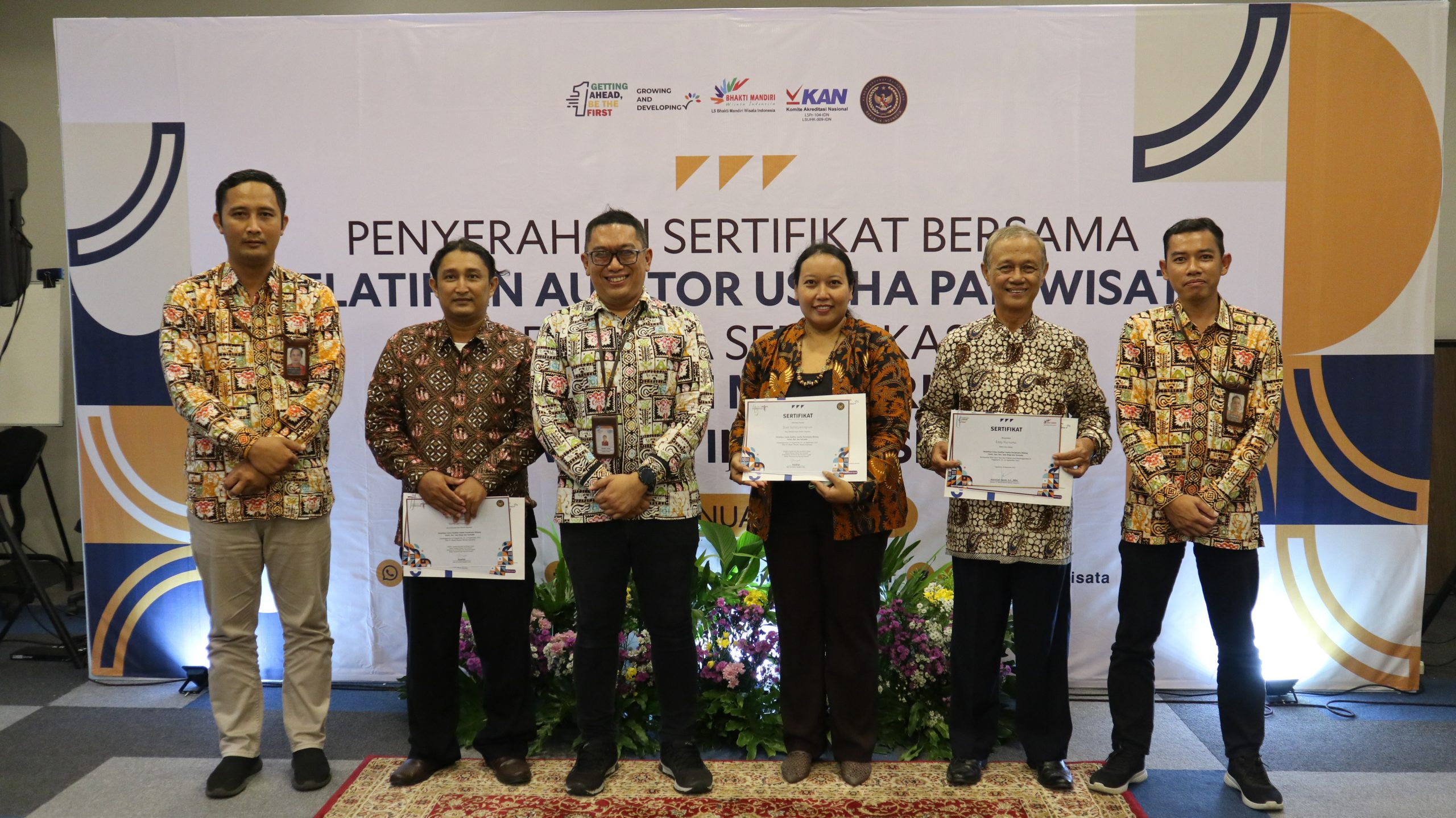 LS BMWI Melaksanakan Penyerahan Sertifikat Auditor Usaha Pariwisata di Yogyakarta