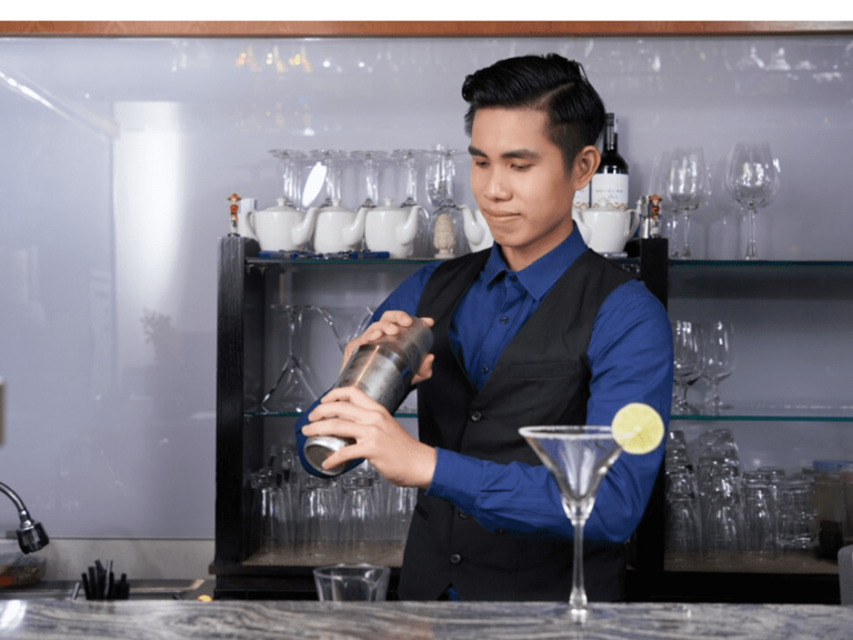 Berikut 7 Tips Mengelola Stok Minuman di Bar dengan Efisien